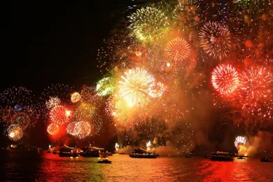 Празднование Дня Республики в 2007 году на Босфоре (Стамбул, Турция)