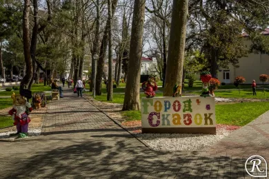 В Геленджике открылся сквер Город Сказок