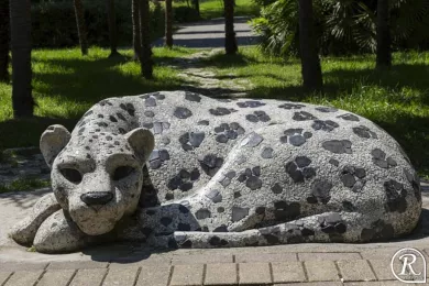 Скульптура «Леопард» в парке «Ривьера»
