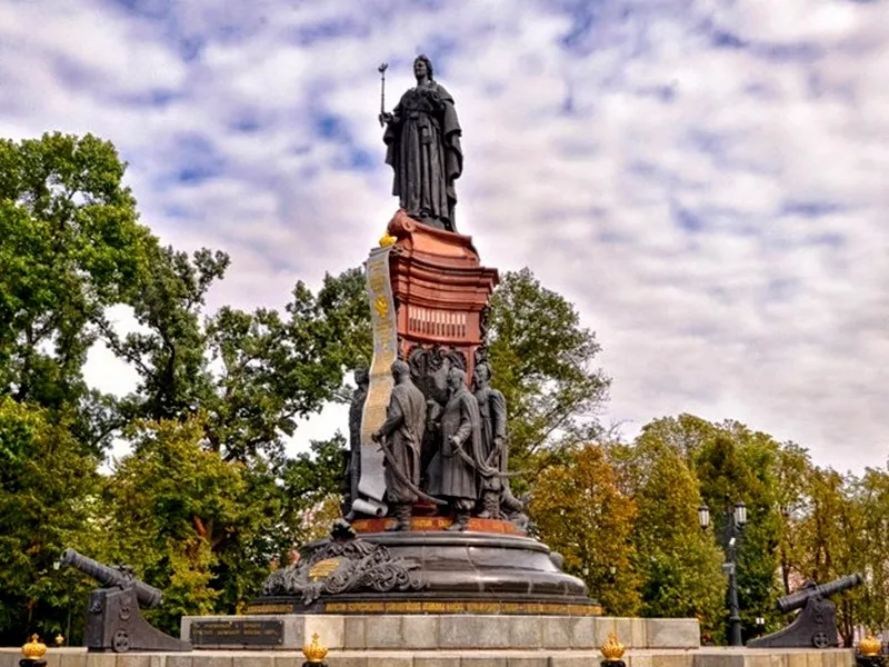 Описание памятника екатерине 2 в краснодаре