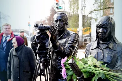 В Калуге открыли памятник тележурналистам