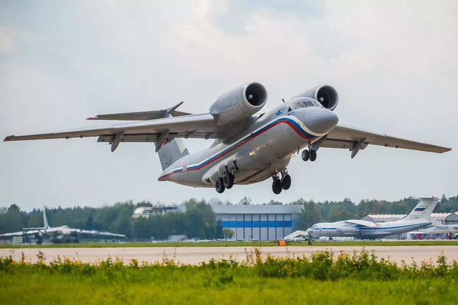 Транспортный ан. АН 72. Самолет АН 72. АН 72 Чебурашка. Самолет Чебурашка АН 72.