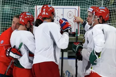 Сборная России по хоккею провела открытую тренировку