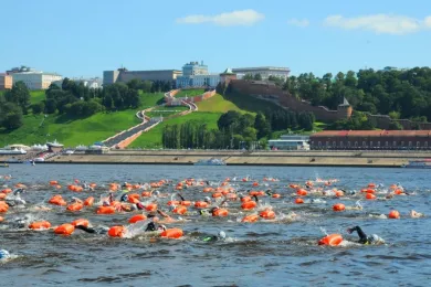 В заплыве через Волгу приняли участие более 1400 пловцов из 13 стран