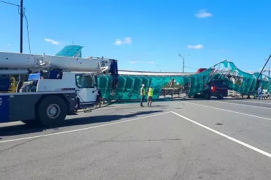 На Ярославском шоссе грузовик снес пешеходный мост