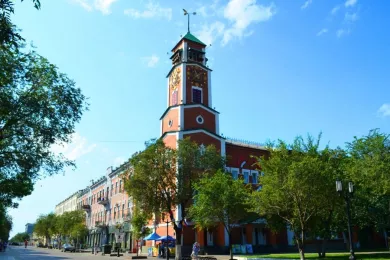 Башня с курантами в Оренбурге