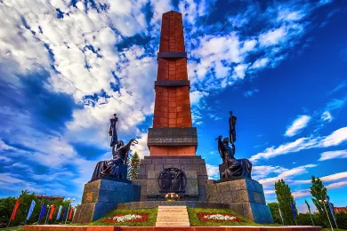 Монумент Дружбы в Уфе