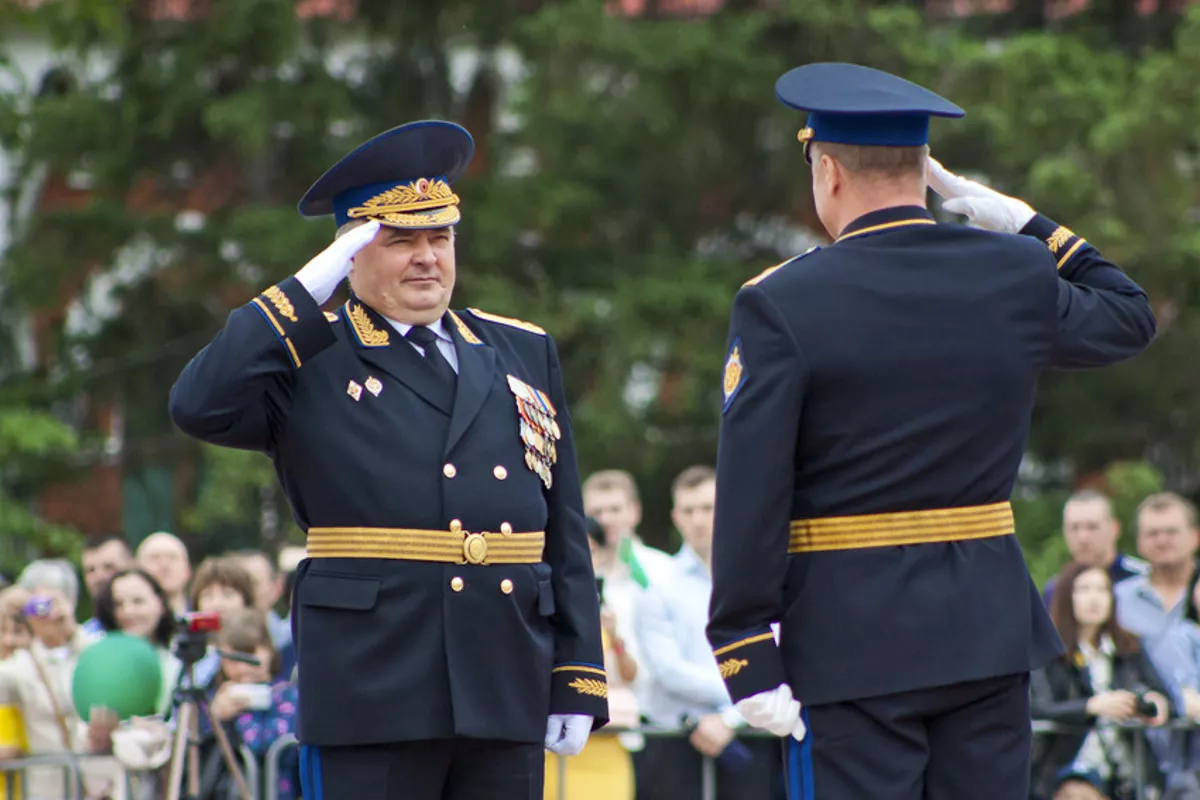 Генерал лейтенант пчела. Генерал Краснощеков Калининград. Генерал Краснощеков Иван Александрович. Краснощеков Иван Александрович генерал лейтенант. Краснощеков Иван Александрович Калининград.