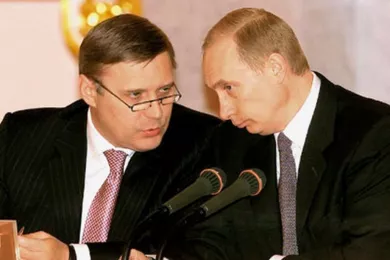 Президент России Владимир Путин отправил в отставку правительство Михаила Касьянова