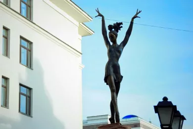 Памятник Майе Плисецкой