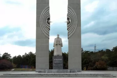 Памятник Игорю Курчатову в Челябинске