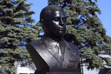 Памятник Александру Захарченко в Донецке