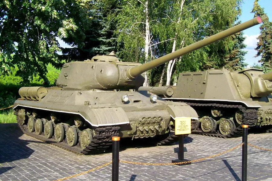 Танк ис оборудование. Танк ИС-1. Танк Иосиф Сталин 1. ИС-1 / кв-85. Its-1 its-2.