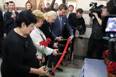 В Уфе открыли мемориальную доску Иосифу Кобзону