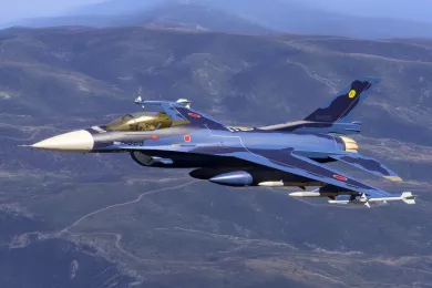 Истребитель-бомбардировщик F-2