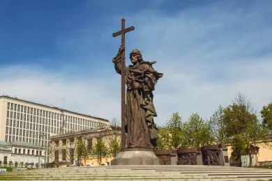 Памятник Великому князю Владимиру открыт в Москве