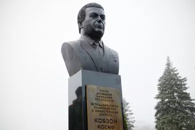 Памятник-бюст Иосифу Кобзону в Донецке