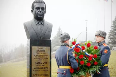 В Донецке открыли бюст Иосифу Кобзону