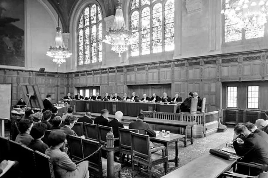 Дела суда оон. Международный суд ООН 1945. Суд в Гааге 1945. Международный суд ООН В Гааге в 1946. Первое заседание международного суда ООН.