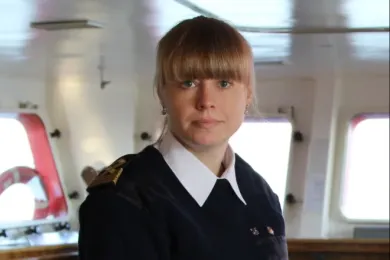 Марина Старовойтова на капитанском мостике. Источник: atomic-energy.ru