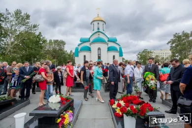 Церемония памяти по Администрации и Губернаторе Сахалина погибших в авиакатастрофе Ми-8