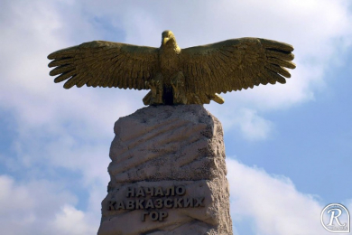 Памятник-стела «Парящий орел» в Анапе - Достопримечательность